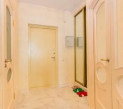 Апартаменты c 1 комнатой с балконом и с красивым видом из окна в Апартаменты SAMOцвет на Смоленской 18