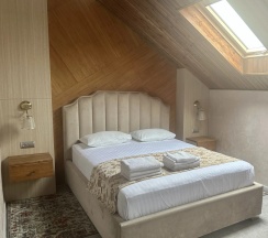 Люкс с балконом и с красивым видом из окна в Олива