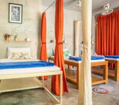 Кровать в общем номере в OYO 617 Tira Hostel chalong Phuket