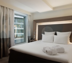 Номер Executive Deluxe с двуспальной кроватью в Novotel Moscow City