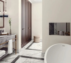 Двухместный люкс St. Regis с балконом двуспальная кровать в The St. Regis Astana