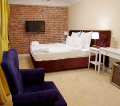 Полулюкс с одной двуспальной кроватью и креслом кроватью в Barin Residence Center