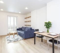 Номер Superior в Квартира на сутки Маяк Минск Метро 5 мин Wi-Fi Кондиционер Кухня объединена с жилой зоной Отдельная спальня Отчётные документы