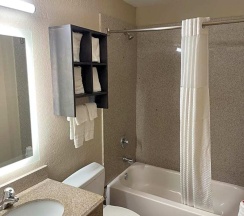 Четырёхместный номер в Super 8 by Wyndham San Antonio Downtown NE