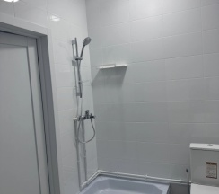 Трёхместный номер Улучшенный с балконом и с видом на горы в В моменте