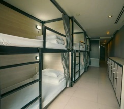 Кровать в общем номере (женский номер) в Mad Monkey Phuket