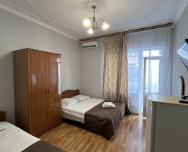 Трехместный стандарт с балконом в ЭльМар