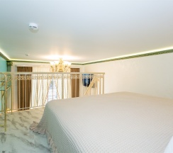 Двухуровневый номер в античном греческом стиле в Греческий Олимп