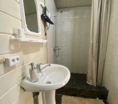 Коттедж с красивым видом из окна в Александрия