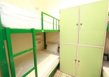 Кровать в общем номере в Sino Hostel Kata