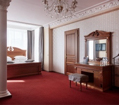 Джуниор Сюит в Европа