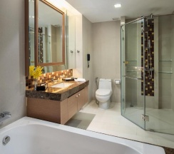 Номер Luxury Main Tower в The Berkeley Hotel Pratunam