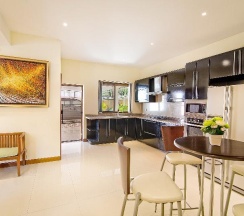 Вилла с 5 комнатами с балконом в Tropicana Pool Villa