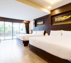 Четырёхместный семейный номер Sapphire с видом на город в The AGATE Pattaya Boutique Resort