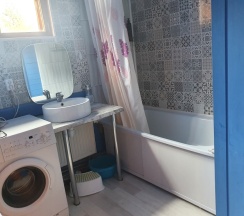 Шестиместный коттедж рядом с пляжем в Тарховка