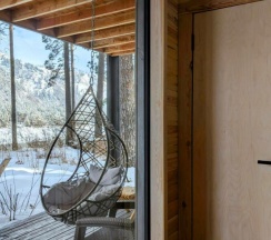 Большой зеркальный куб с отдельной спальней №0 для 2-4 гостей в Август