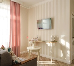 Двухместный люкс Provence №60 с 2 комнатами двуспальная кровать в Лель