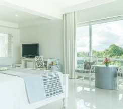 Двухместный люкс с частичным видом на море двуспальная кровать в Cera Resort Chaam