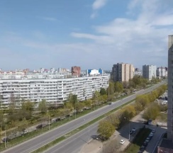Двухместная студия с балконом и с красивым видом из окна (двуспальная кровать) в Апартаменты Студия в ЖК Лесной