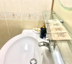 Апартаменты c 1 комнатой с балконом и с красивым видом из окна в Квартира на Октябрьском проспекте, 3Б