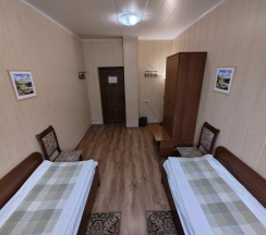 Кровать в общем номере (мужской номер) в Корона