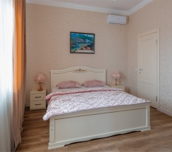 Комфортный улучшенный номер с двухспальной кроватью(King-size+) в Атмосфера