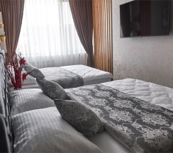 Номер с двумя двуспальными кроватями (4) в July hotel