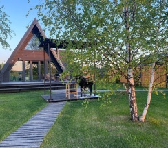А-фрейм люкс с двуспальной кроватью в Happy Tree Camp