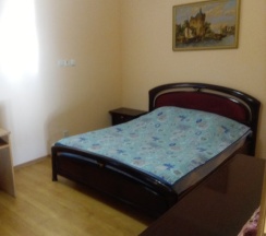 Коттедж с балконом и с красивым видом из окна в Малинка