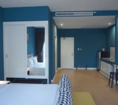 Двухместный номер Deluxe с видом на бассейн двуспальная кровать в Signature Phuket Resort