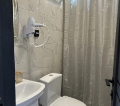 Двухместный номер Standard с красивым видом из окна двуспальная кровать в Golden House Hotel