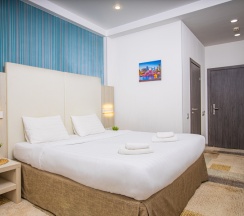 Делюкс с кроватью KING SIZE и балконом  для 2 гостей в Мио