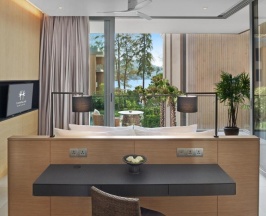 Двухместный люкс Azure с видом на море двуспальная кровать в Twinpalms MontAzure Phuket Resort