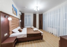 Люкс с 2 комнатами с балконом в Leonsia Family Hotel