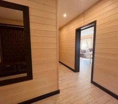 Шале c террасой с балконом в Moon House