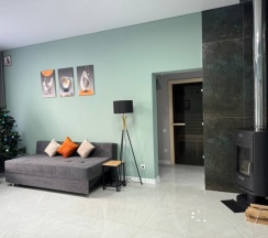 Уважаемые гости! Хотите отдохнуть семьей, компанией или поработать в тихой обстановке на свежем воздухе с видом на горы и лес? в Гостевой дом