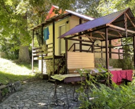 Двухместный коттедж в Лотос