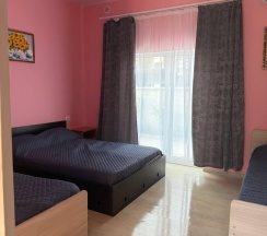 Комната стандарт с 2 односпальными и 1 двуспальной кроватью №2 в Алешкина мечта