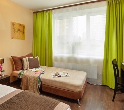 Cемейный номер с 1 большой двуспальной кроватью и 1 односпальной в Easy Room