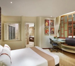 Одноместный люкс Ambassador с 2 комнатами в The Davis Bangkok Hotel