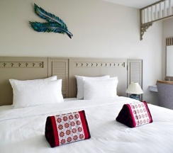 Люкс с 2 комнатами с видом на город двуспальная кровать в Panphuree Residence