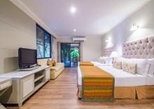 Люкс с 2 комнатами с балконом и seafront в Anantasila Beach Resort Hua Hin