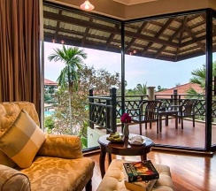 Двухместный номер Deluxe с балконом двуспальная кровать в Angkor Palace Resort & Spa