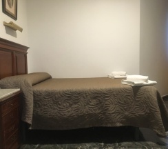 Двухместный номер Standard двуспальная кровать в Hostal Conchita Legazpi