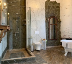 Комната в замке с одной кроватью и ванной в Валерия