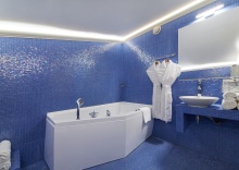 Делюкс с гидромассажной ванной в Blues hotel