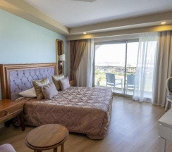 Четырёхместный полулюкс в J'adore Deluxe Hotel & Spa