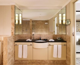 Двухместный клубный полулюкс c 1 комнатой двуспальная кровать в Sheraton Grand Warsaw