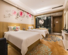 Двухместный номер Superior с видом на город двуспальная кровать в Paco Hotel Guangzhou Dongfeng Road Branch