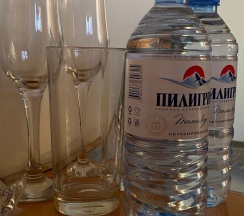 5 Улучшенный двухместный номер с двуспальной кроватью; в Галактика развлечений